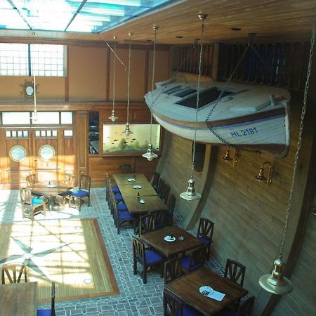 Hotel Marina Hermanuv Mestec 외부 사진