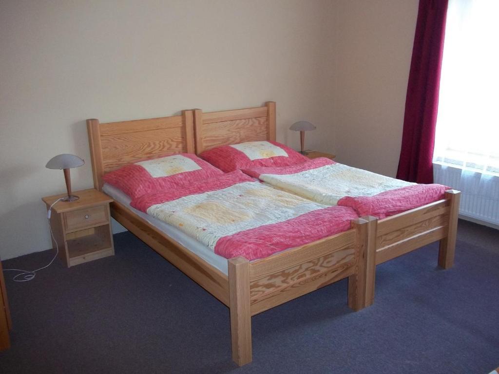 Hotel Marina Hermanuv Mestec 외부 사진