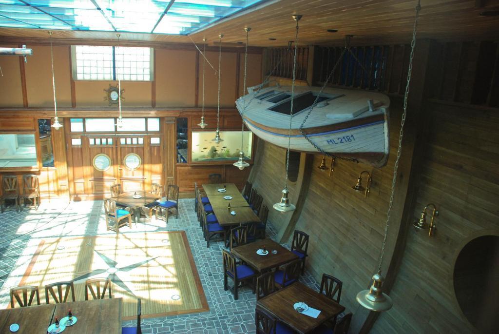 Hotel Marina Hermanuv Mestec 외부 사진