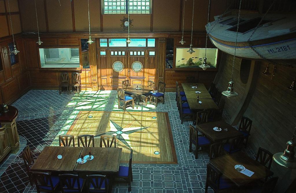 Hotel Marina Hermanuv Mestec 외부 사진