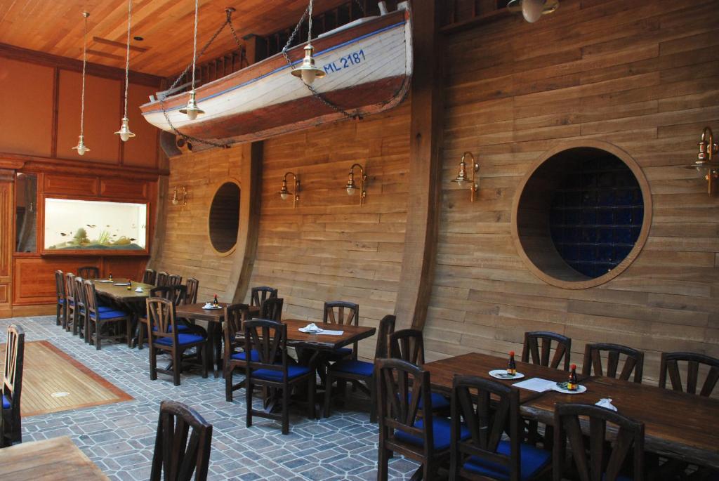 Hotel Marina Hermanuv Mestec 외부 사진